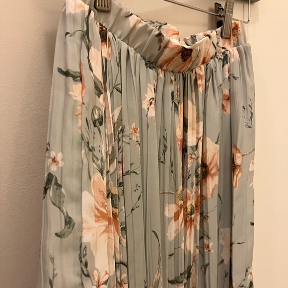 H&M floral skirt - Picture 3 of 3
